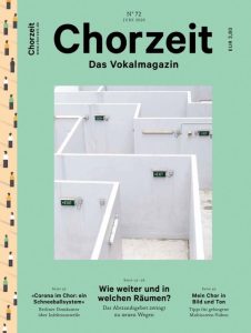 Chorzeit Nr. 72 (Juni 2020) Cover mit mintgrünem Hintergrund: Das Bild zeigt ein Labyrinth aus weißen Wänden mit mehreren „Exit“-Schildern. Im Fokus stehen neue Wege für Chöre in Zeiten von Abstandsgebot und digitale Chorprojekte.