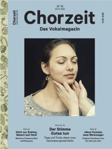 Chorzeit Nr. 76 (November 2020) Eine Frau trägt ein glitzerndes Oberteil und berührt sanft ihren Hals. Die Themen sind Stimmpflege, neue Formate und Trauermusik.