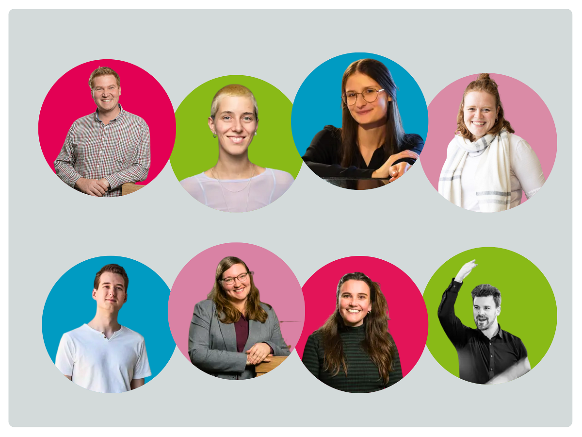 Acht Fotos von freundlich schauenden Menschen. Um die einzelnen Fotos ist immer ein bunter Kreis in den Farben der chor com Veranstaltung: türkis, pink und grün